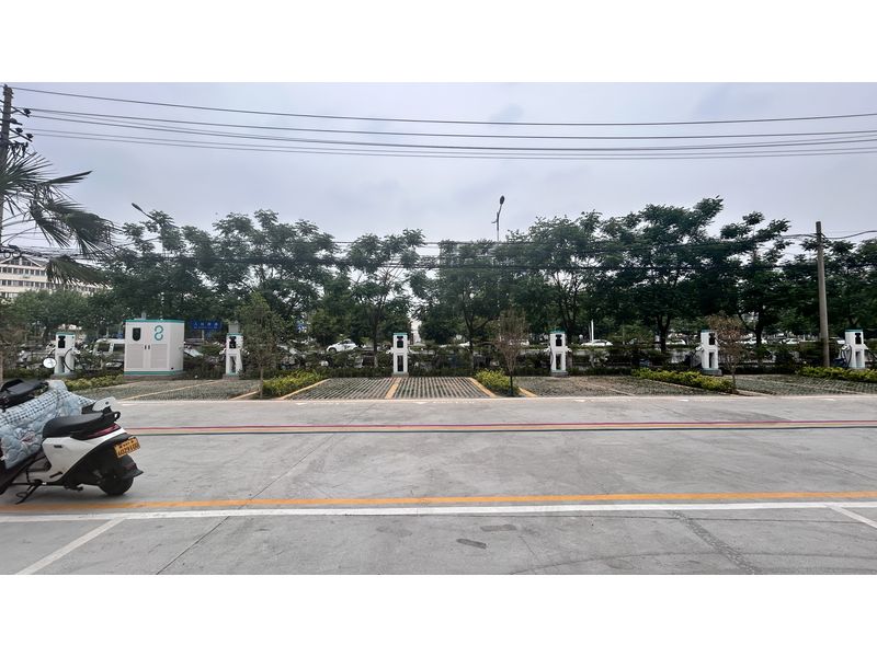 人民西路綠港景城充電樁