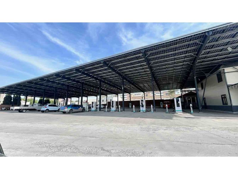 古龍超級快充站